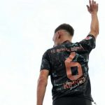 Joshua Kimmich mengambil sepak pojok di laga Freiburg vs Bayern Munchen di Bundesliga