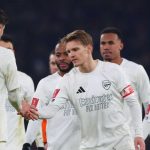 Kai Havertz ditenangkan Martin Odegaard usai kegagalan penalti di Piala FA