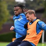 Kiernan Dewsbury-Hall dan Carney Chukwuemeka di sesi latihan Chelsea
