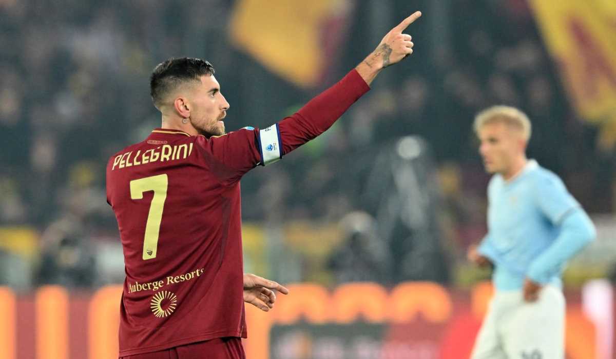 Lorenzo Pellegrini merayakan gol ke gawang Lazio