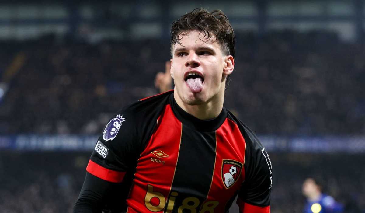 Milos Kerkez dalam pertandingan Bournemouth di kandang Chelsea di Premier League