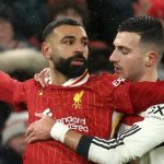 Mohamed Salah dikawal Diogo Dalot