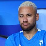 Neymar saat duduk di bangku cadangan Al-Hilal