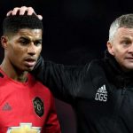 Ole Gunnar Solskjaer mengusap kepala Marcus Rashford
