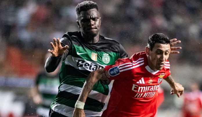 Ousmane Diomande berduel dengan Angel di Maria dalam pertemuan Sporting CP vs Benfica