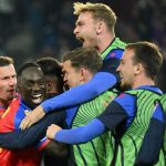 Para pemain FC Basel merayakan gol ke gawang Fiorentina