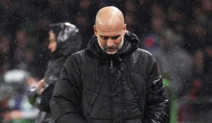 Pep Guardiola tertunduk lesu di laga PSG vs Manchester City di Liga Champions