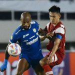 Persib Bandung saat bermain di kandang Persis Solo di pekan ke-17
