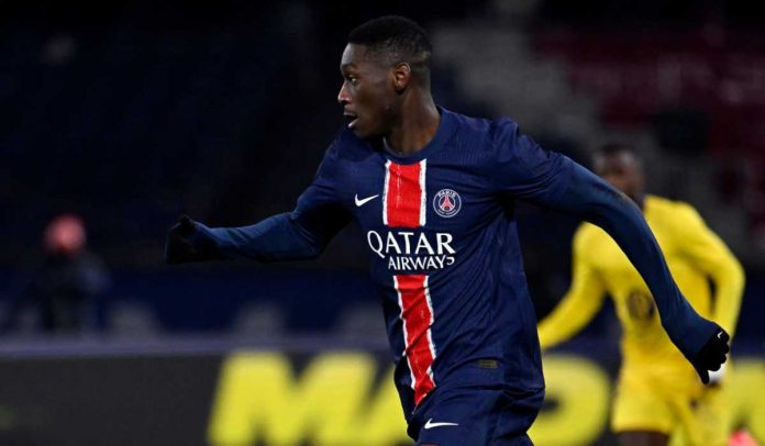 Randal Kolo Muani beraksi untuk Paris Saint-Germain