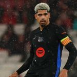 Ronald Araujo selama laga Benfica vs Barcelona di Liga Europa