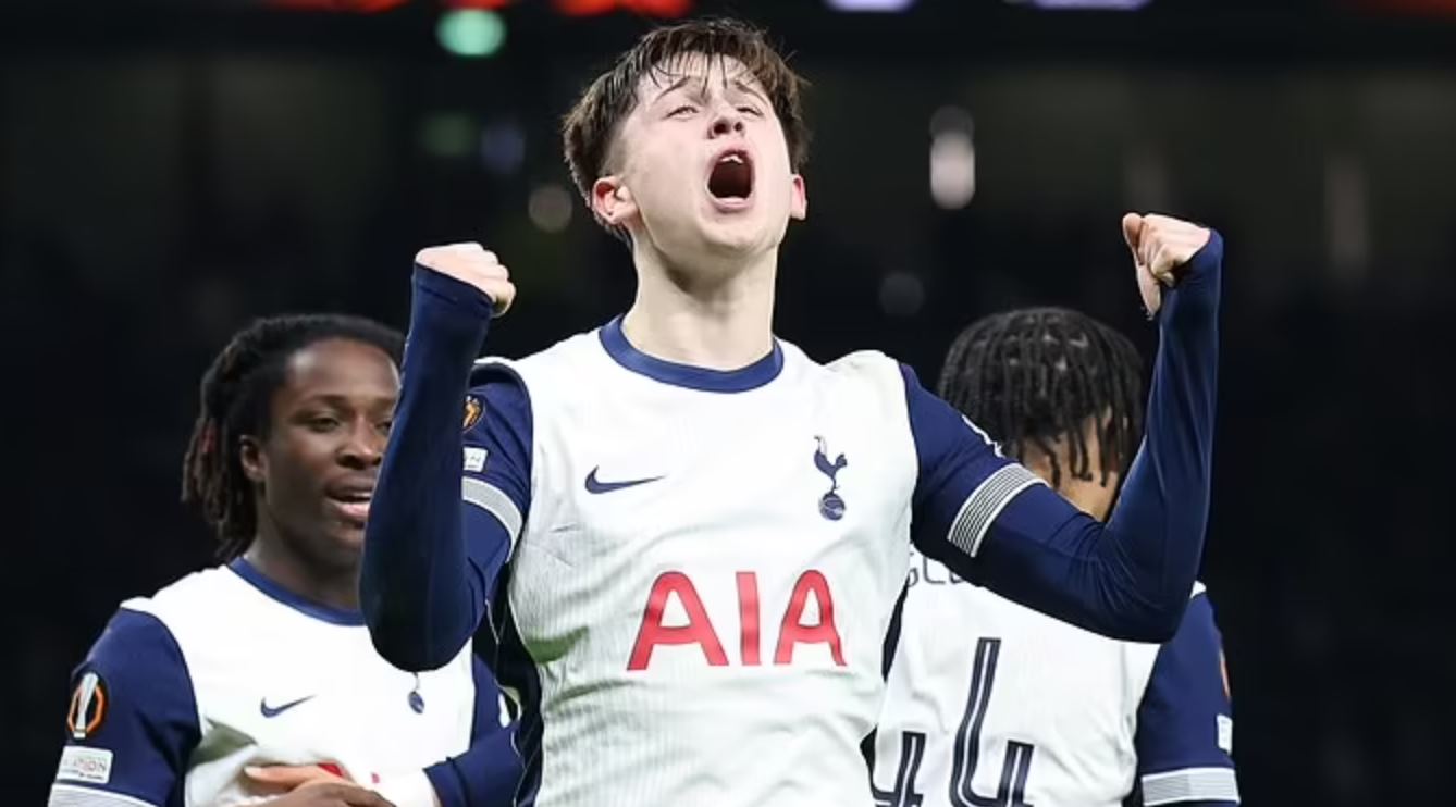 Scarlett, Ajayi, dan Moore tiga wonderkid Tottenham hotspur