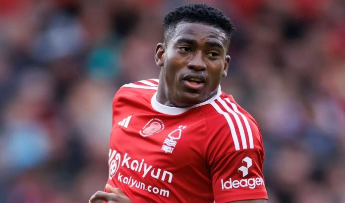 Taiwo Awoniyi pemain Nottingham Forest