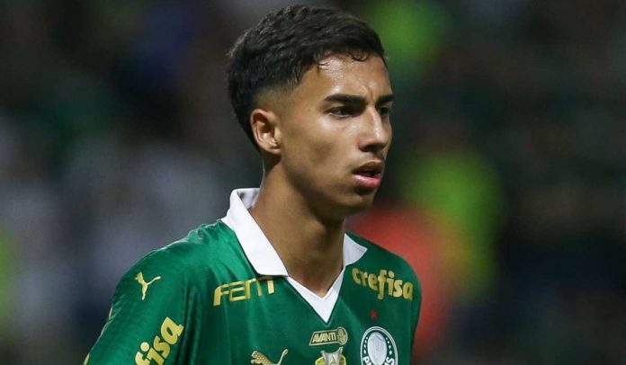 Vitor Reis beraksi untuk Palmeiras