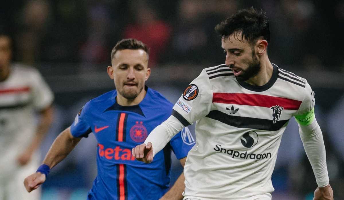 Aksi Bruno Fernandes di laga FCSB vs Manchester United di Liga Europa