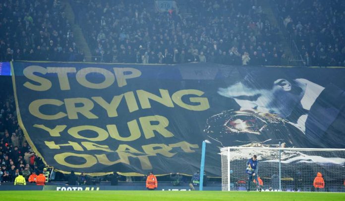 Banner fans Manchester City ejek Vinicius Junior