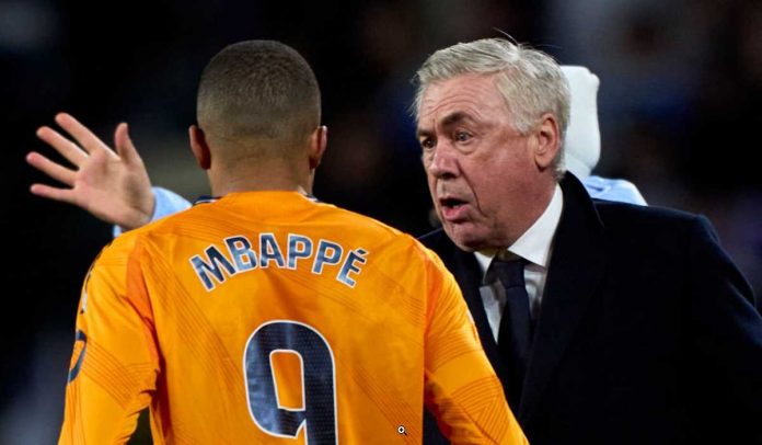 Carlo Ancelotti memberi instruksi kepada Kylian Mbappe