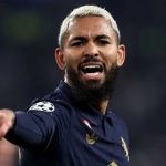 Douglas Luiz dalam pertandingan Juventus vs Benfica