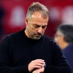 Hansi Flick selama pertandingan Sevilla vs Barcelona