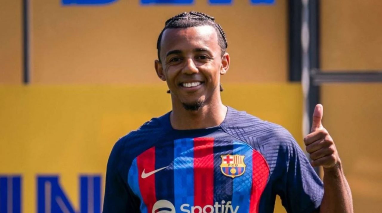 Jules Kounde pemain Barcelona