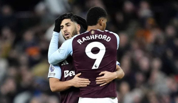 Marcus Rashford memeluk Marco Asensio yang mencetak gol ke gawang Chelsea