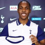Mathys Tel resmi diperkenalkan sebagai pemain baru Tottenham Hotspur
