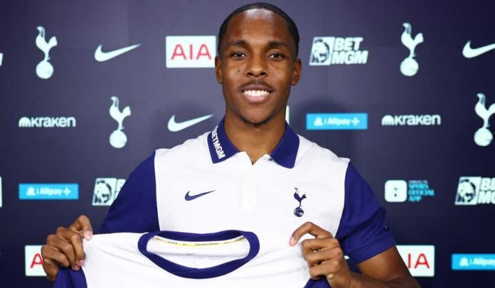 Mathys Tel resmi diperkenalkan sebagai pemain baru Tottenham Hotspur