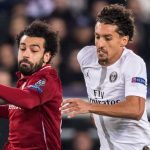 Mohamed Salah berebut bola dengan Marquinhos di laga Paris St Germain v Liverpool