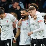 Mohamed Salah merayakan gol bersama rekan-rekannya
