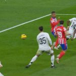 Momen pelanggaran Aurelien Tchouameni yang membuat Real Madrid dihukum penalti