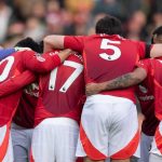 Para pemain Manchester United berunding sebelum laga kontra Crystal Palace