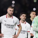 Reaksi kekecewaan para pemain AC Milan usai kekalahan dari Bologna