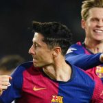 Robert Lewandowski merayakan gol di laga Barcelona vs Rayo Vallecano
