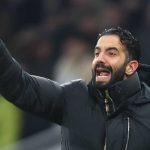 Ruben Amorim memberi instruksi para pemain Manchester United