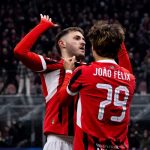 Santiago Gimenez merayakan gol bersama Joao Felix
