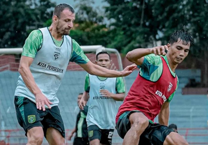 Sesi Latihan Persebaya Surabaya Jelang Menjamu Persib Bandung di pekan ke-25