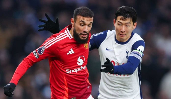 Son Heung-Min berebut bola dengan Noussair Mazroaui