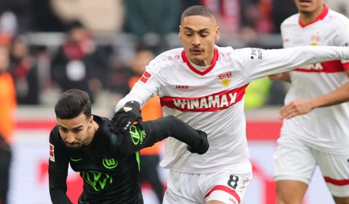 Aksi Enzo Millot di laga VfB Stuttgart v VfL Wolfsburg