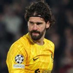 Alisson Becker di laga Paris Saint-Germain vs Liverpool di Liga Champions