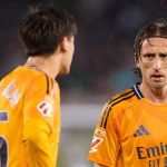 Arda Guler berbicara dengan Luka Modric di laga Real Betis vs Real Madrid