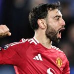 Bruno Fernandes merayakan golnya ke gawang Leicester City