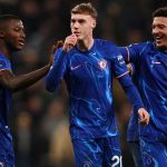 Cole Palmer merayakan gol bersama Moises Caicedo, Jadon Sancho, dan Enzo Fernandez