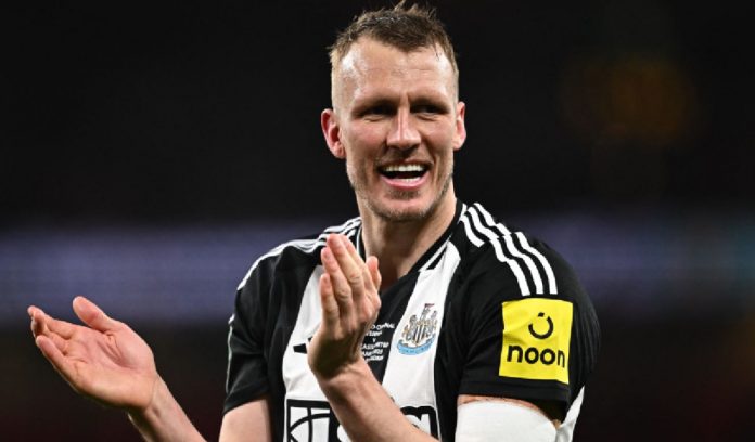 Dan Burn pemain Newcastle United