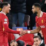 Darwin Nunez menjabat Cody Gakpo di laga Liverpool vs Real Madrid
