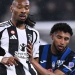 Ederson mengawal Khepren Thuram di laga Juventus v Atalanta