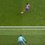 Eksekusi penalti Julian Alvarez dibatalkan VAR