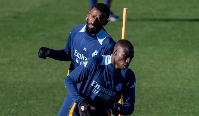 Ferland Mendy bersama Antonio Rudiger di sesi latihan Real Madrid