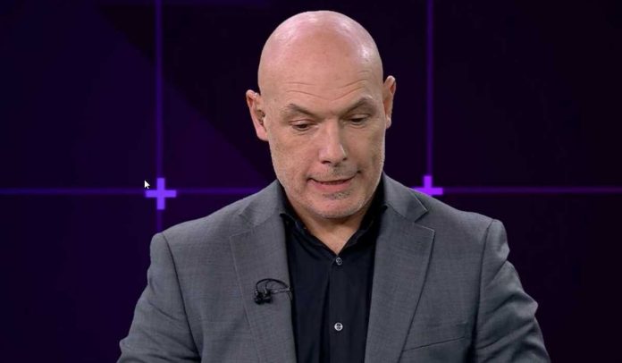 Howard Webb memberi penjelasan soal keputusan GMOL