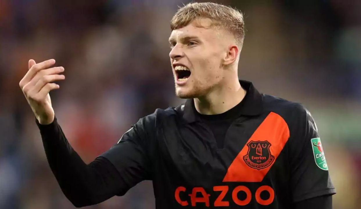 Jarrad Branthwaite calon kapten Everton