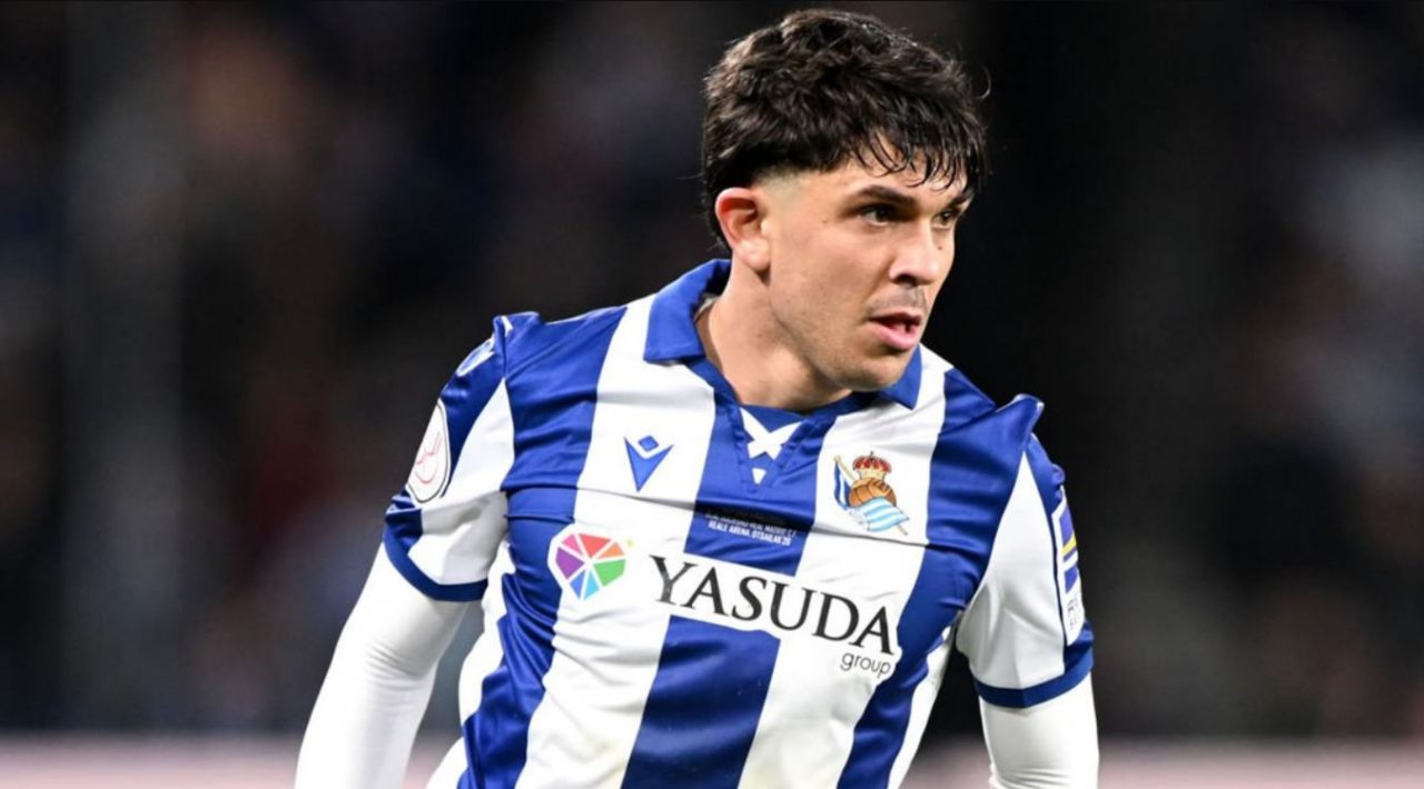 Jon Aramburu pemain Real Sociedad