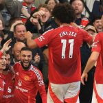 Joshua Zirkzee, Christian Eriksen ikut merayakan gol Bruno Fernandes
